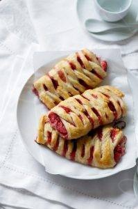 Кремфил со вкусом клубники от кондитерского магазина Фрезье https://fraisier.ru